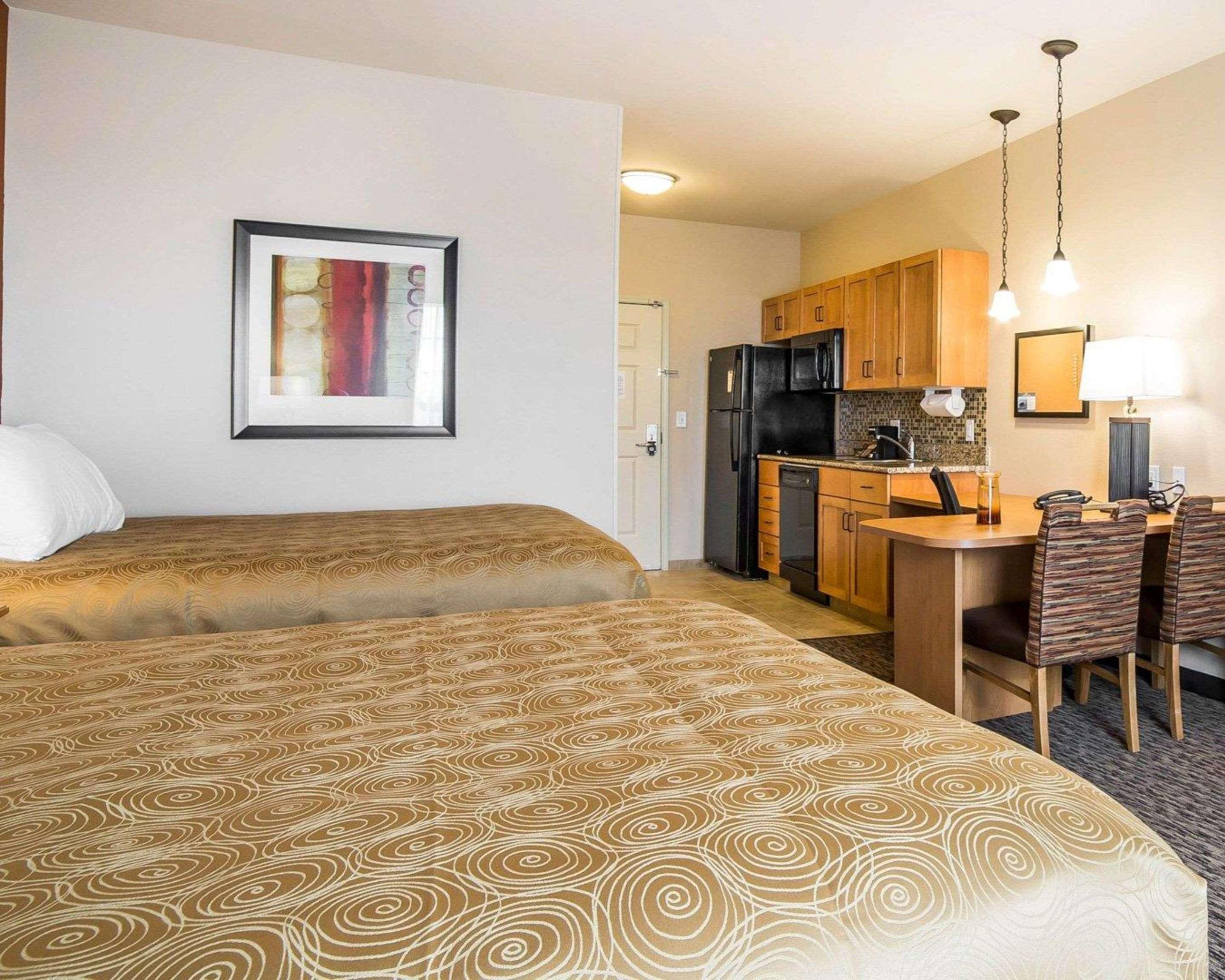 Mainstay Suites Sidney - Medical Center Экстерьер фото