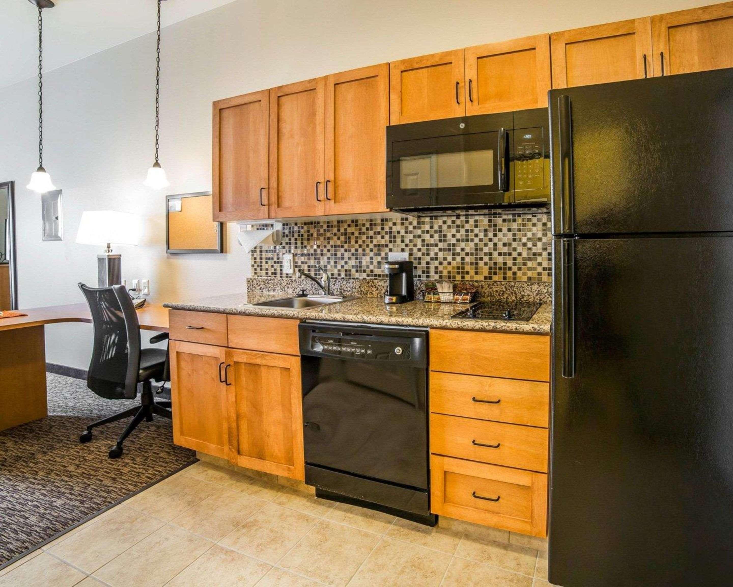Mainstay Suites Sidney - Medical Center Экстерьер фото