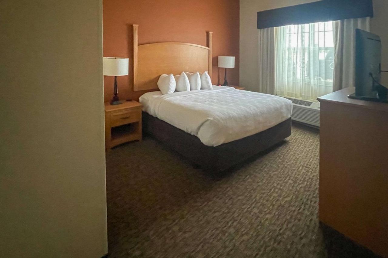 Mainstay Suites Sidney - Medical Center Экстерьер фото
